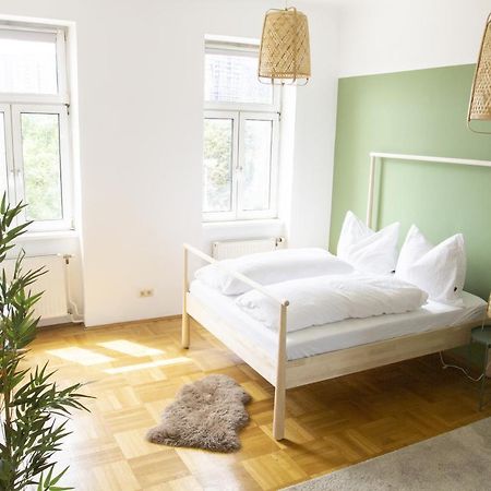Sunny Apartment Near Belvedere Castle Vienna Exterior photo