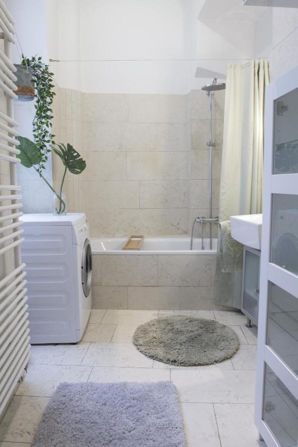 Sunny Apartment Near Belvedere Castle Vienna Exterior photo